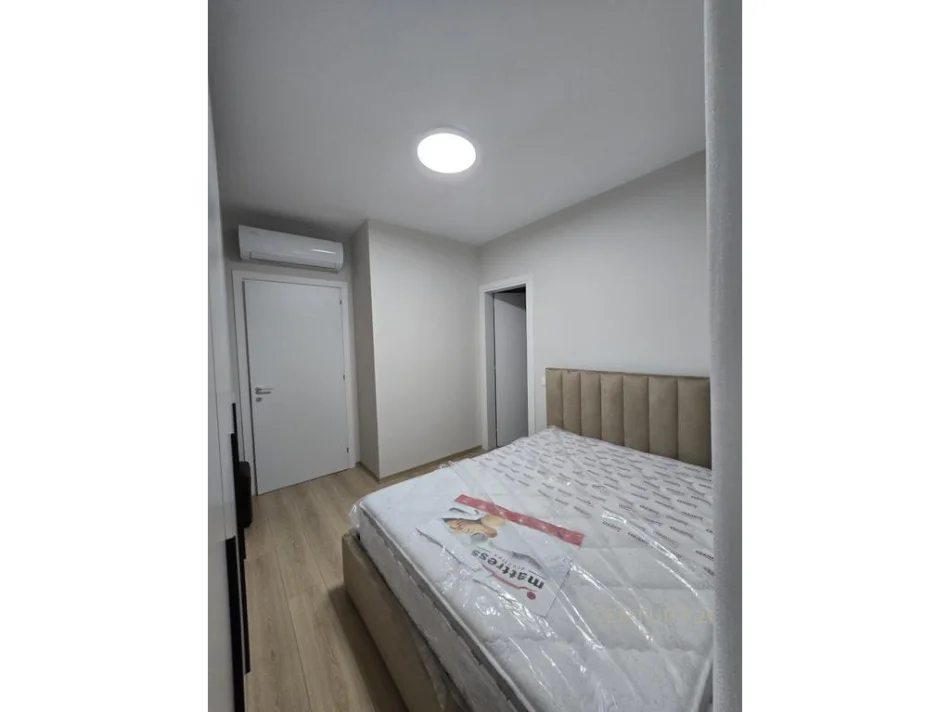 Tirane, jepet me qera apartament 2+1 Kati 2, 90 m² 700 € (bulevardi i ri)
