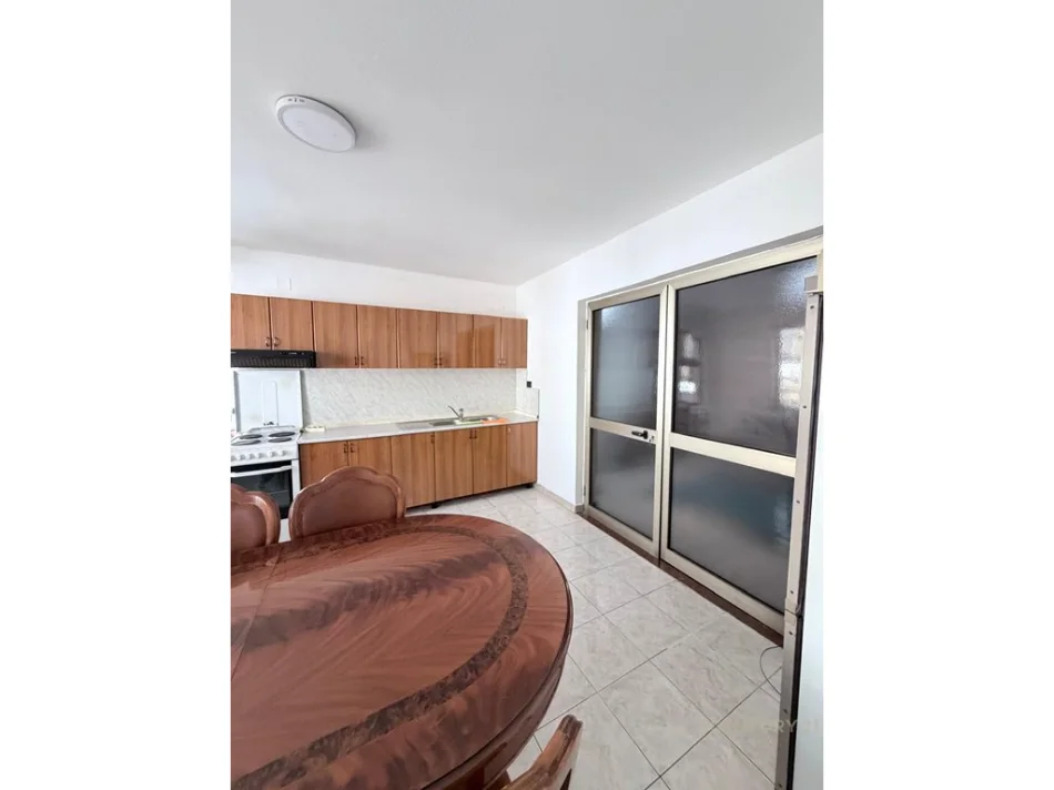 Tirane, jepet me qera apartament 2+1 Kati 4, 98 m² 500 € (shkolla e baletit)