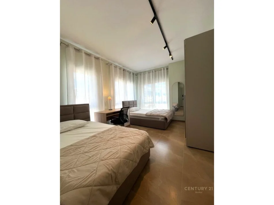 Tirane, jepet me qera apartament 2+1 Kati 8, 117 m² 850 € (mine peza)