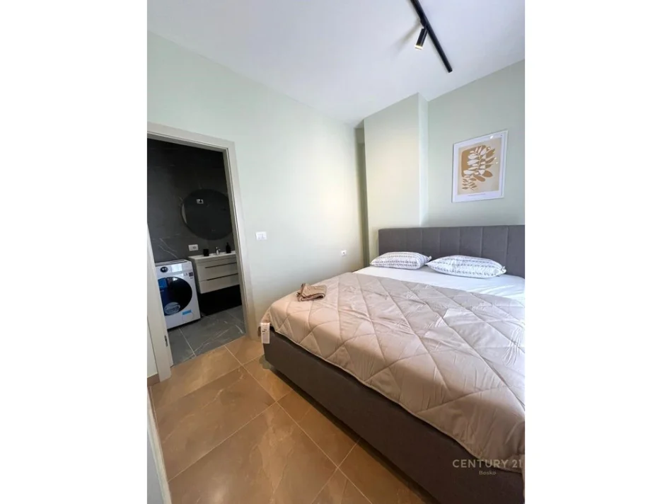 Tirane, jepet me qera apartament 2+1 Kati 8, 117 m² 850 € (mine peza)
