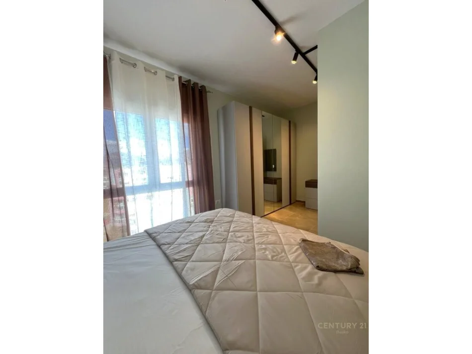 Tirane, jepet me qera apartament 2+1 Kati 8, 117 m² 850 € (mine peza)