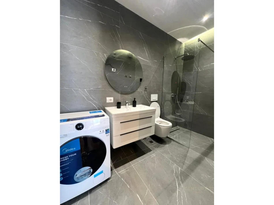 Tirane, jepet me qera apartament 2+1 Kati 8, 117 m² 850 € (mine peza)