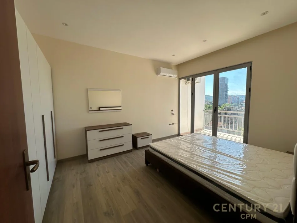 Tirane, jepet me qera apartament 3+1+Ballkon Kati 6, 155 m² 1.400 € (gjimnazi ismail qemali)