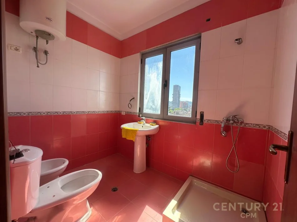 Tirane, jepet me qera apartament 3+1+Ballkon Kati 6, 155 m² 1.400 € (gjimnazi ismail qemali)