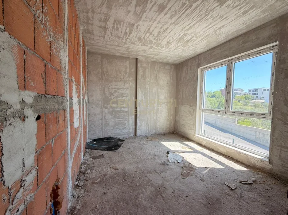 Tirane, shitet Vile 3+1 Kati 0, 258 m² 650.000 € (farke)