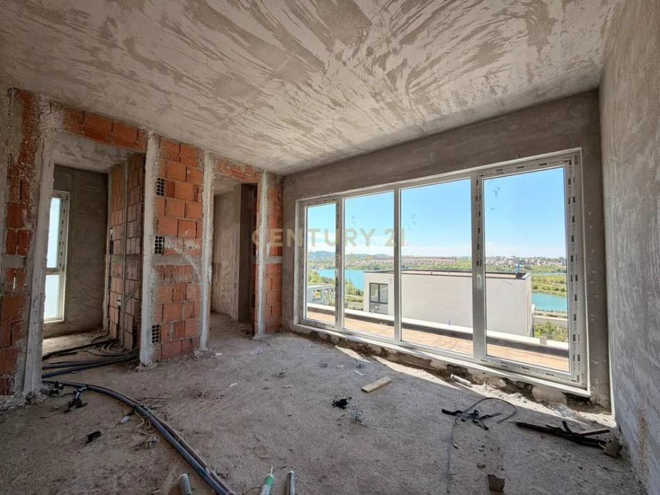 Tirane, shitet Vile 3+1 Kati 0, 258 m² 650.000 € (farke)