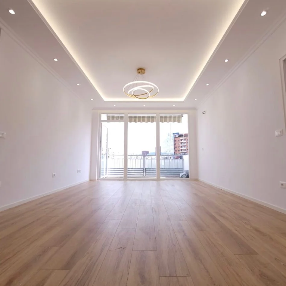 Tirane, shitet apartament 2+1+Ballkon Kati 7, 94 m² 210.000 € (Zogu i Zi)