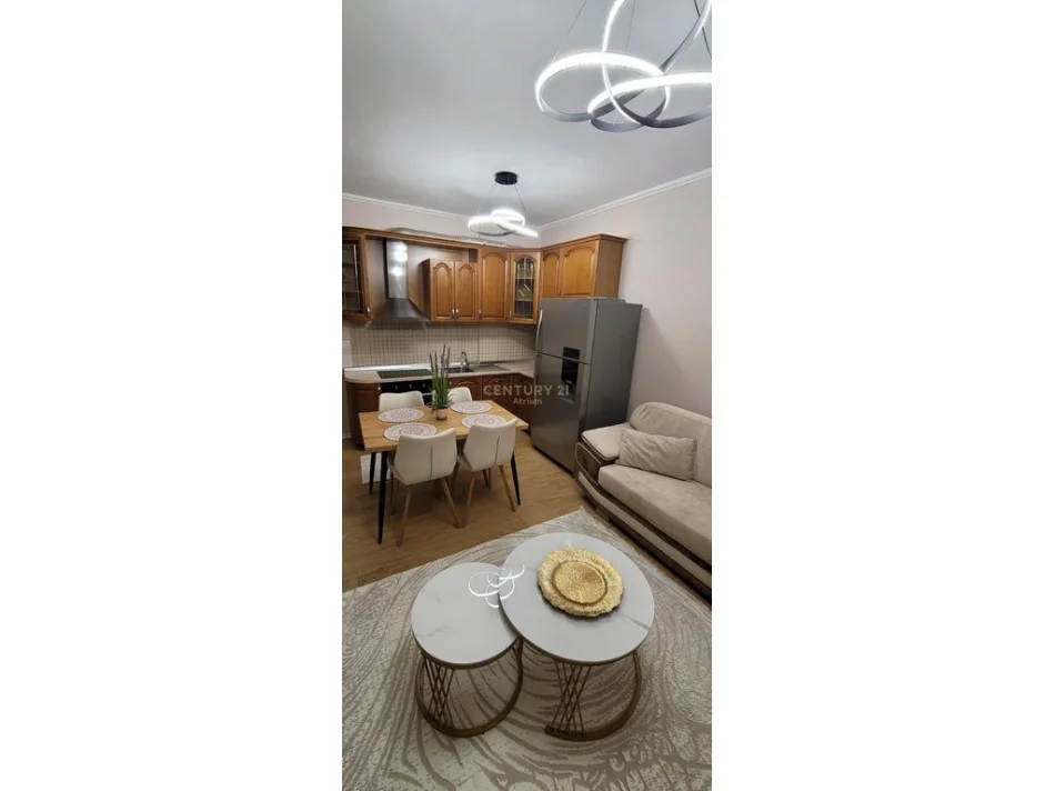 Tirane, jepet me qera apartament Kati 4, 800 € 