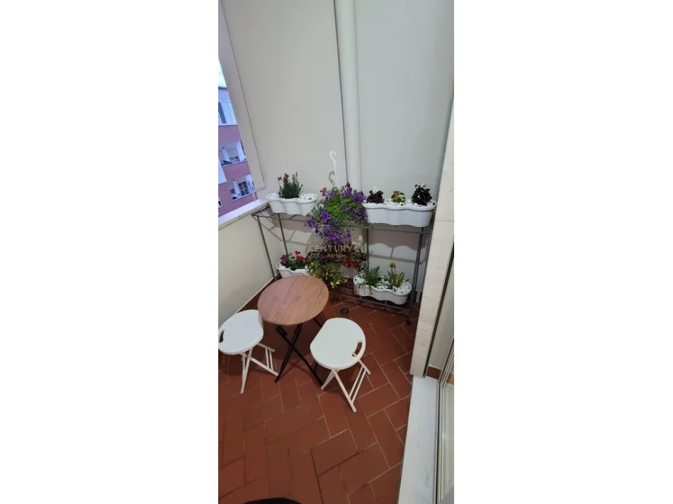 Tirane, jepet me qera apartament 2+1 Kati 4, 98 m² 880 € (kristal center)