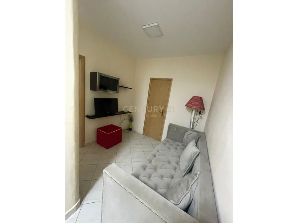 Durres, jepet me qera apartament 1+1 Kati 5, 44 m² 400 € (Qender Durres)