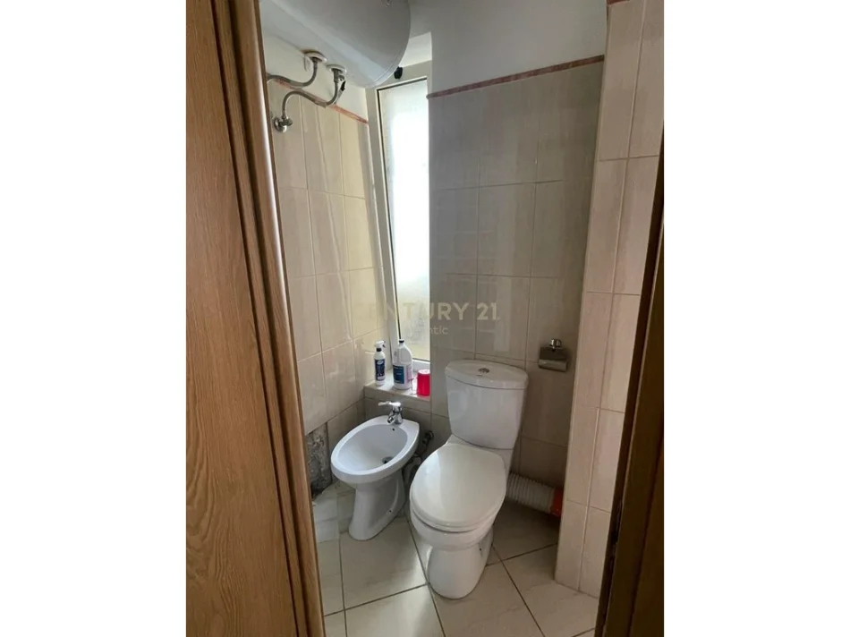 Durres, jepet me qera apartament 1+1 Kati 5, 44 m² 400 € (Qender Durres)
