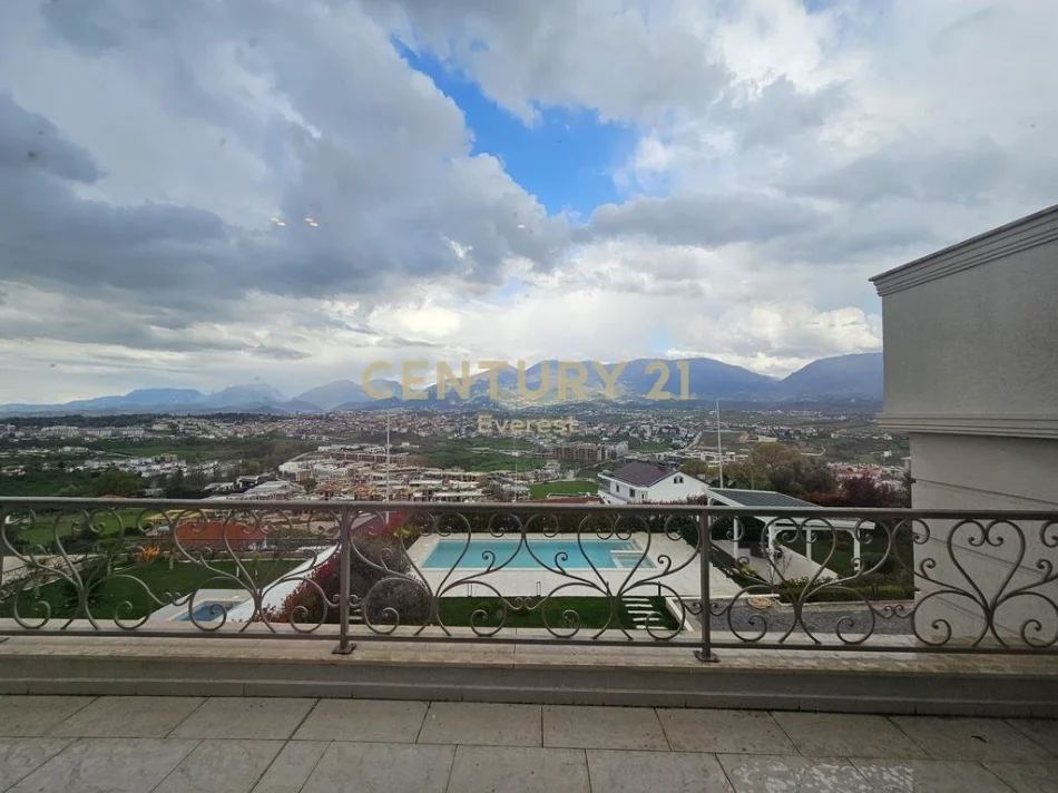 Tirane, jepet me qera Vile 3 Katshe Kati 3, 1.600 m² 10.000 € (mjull-bathore)