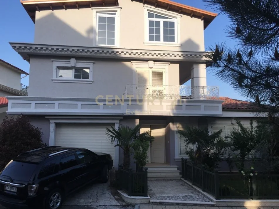 Tirane, jepet me qera Vile 3 Katshe Kati 3, 670 m² 3.000 € (Mjull-bathore)