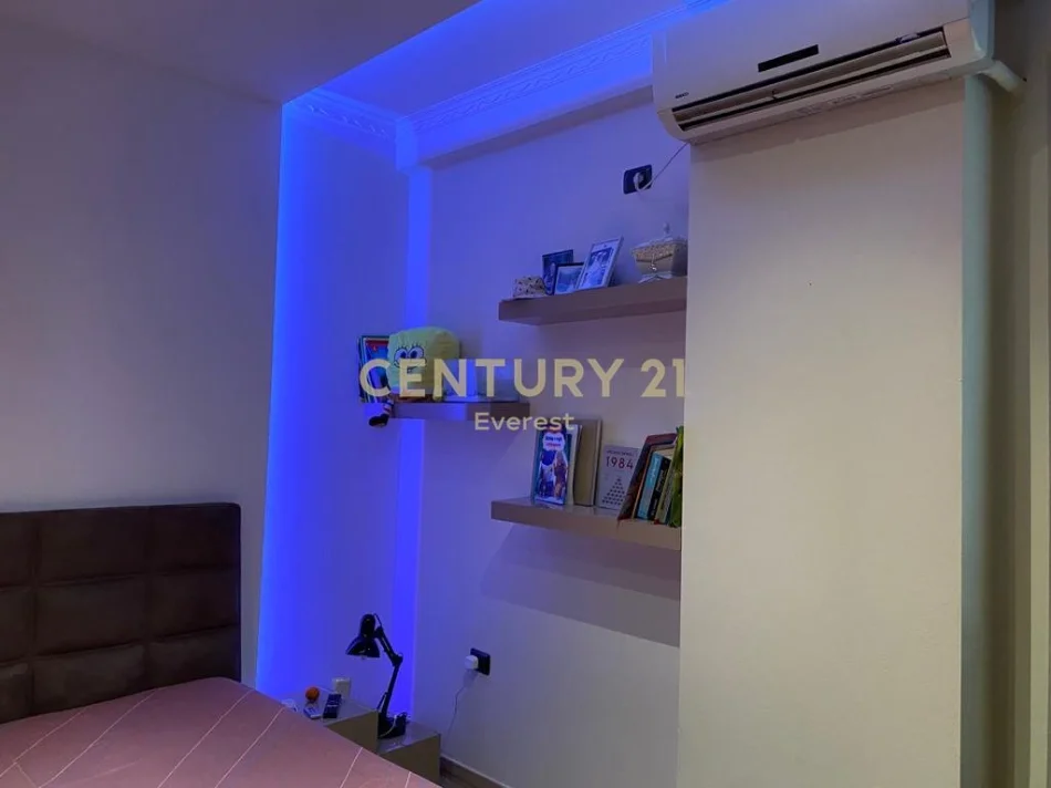 Tirane, jepet me qera apartament 2+1 Kati 4, 500 m² 500 € (Kombinat)