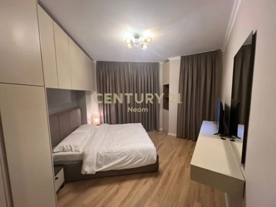 Tirane, jepet me qera apartament 1+1+Ballkon Kati 5, 70 m² 700 € 