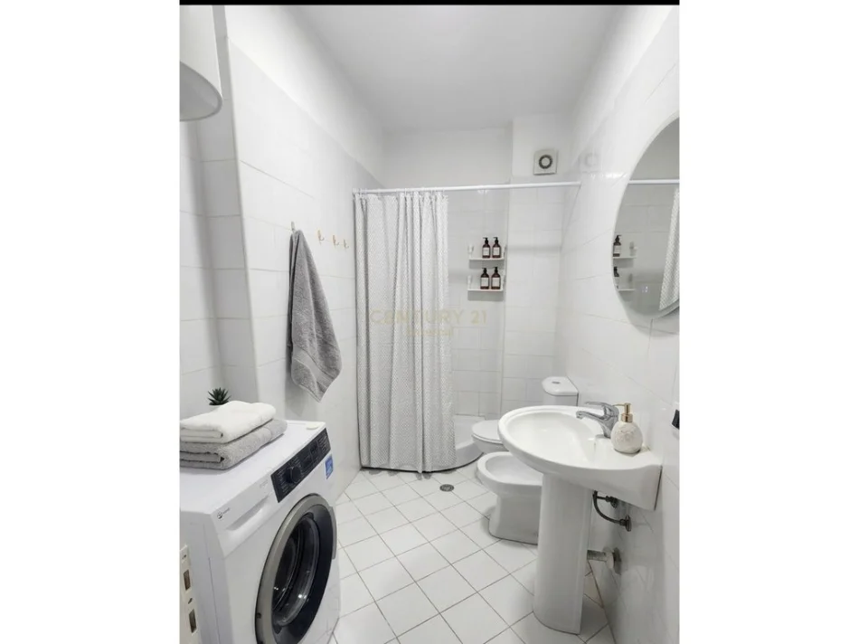 Tirane, jepet me qera apartament 2+1 Kati 3, 81 m² 600 € (xhamlliku)