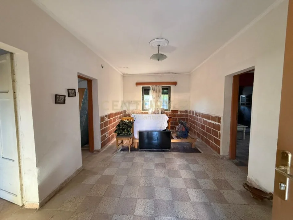 Durres, jepet me qera shtepi 3+1 Kati 1, 270 m² 65.000 € (Shijak, Durres)