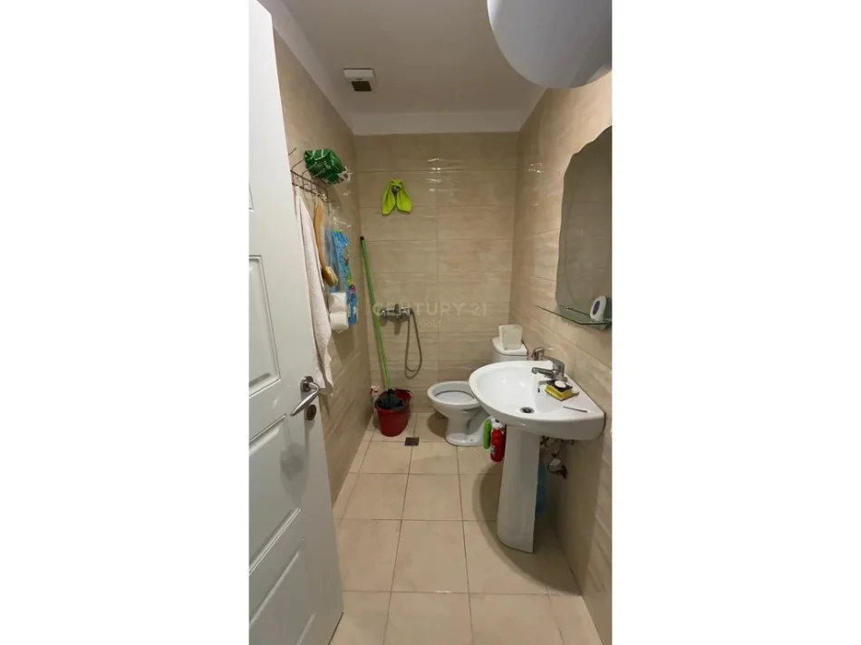 Tirane, jepet me qera apartament 2+1 Kati 1, 100 m² 