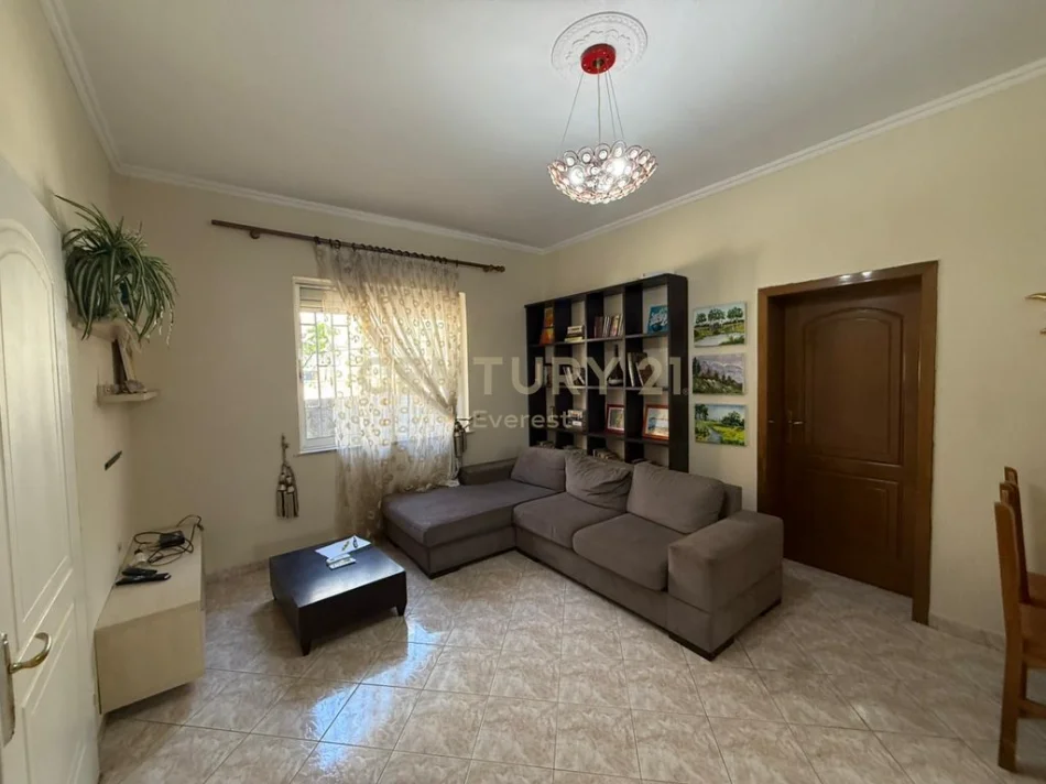 Tirane, jepet me qera shtepi 1 Katshe Kati 1, 100 m² 800 € 