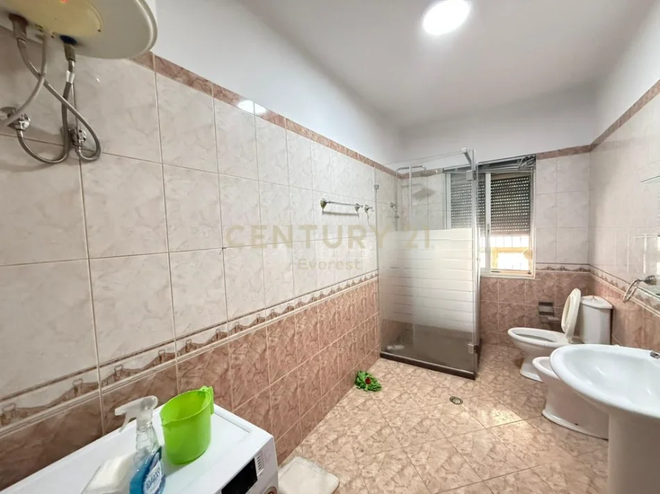 Tirane, jepet me qera shtepi 1 Katshe Kati 1, 100 m² 800 € 