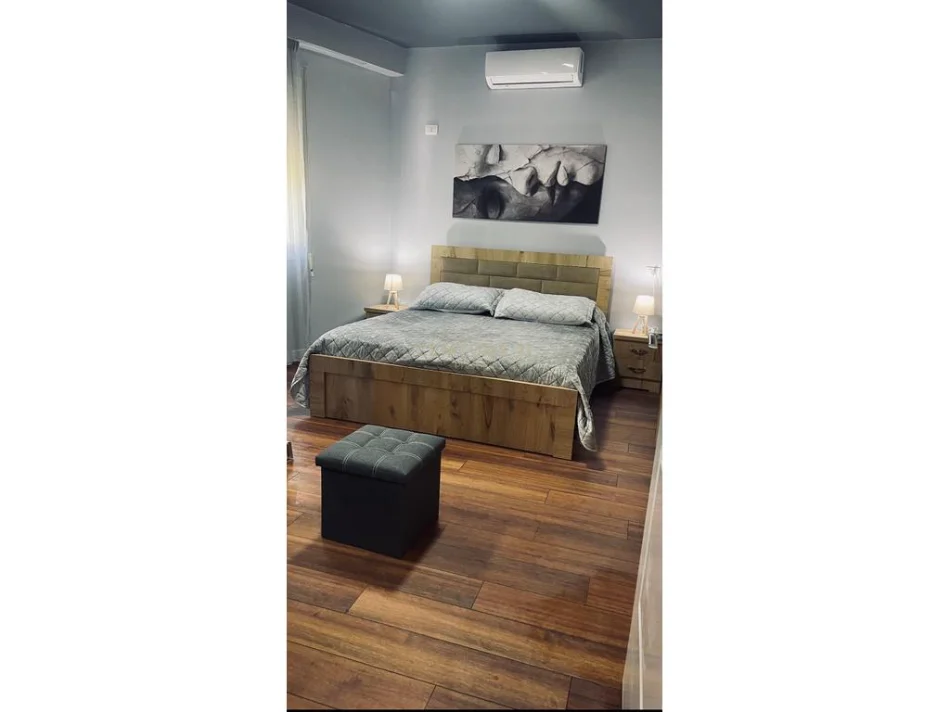 Tirane, jepet me qera apartament 2+1 Kati 2, 85 m² 650 € 