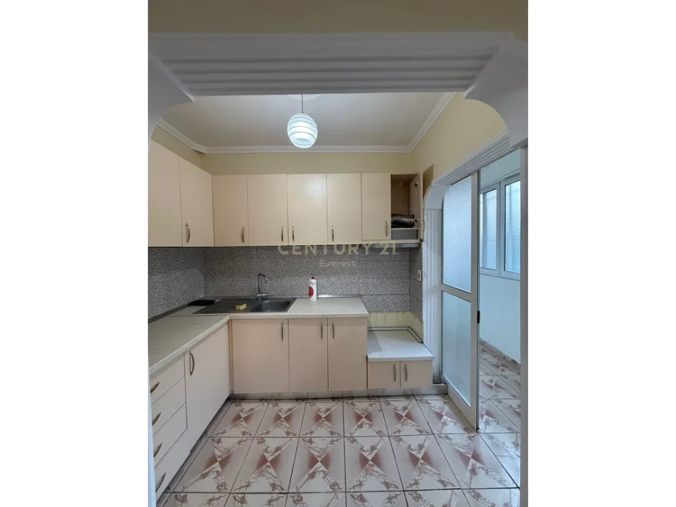 Tirane, shitet apartament 1+1 Kati 2, 58 m² 123.000 € (rr.Irfan Tomini)
