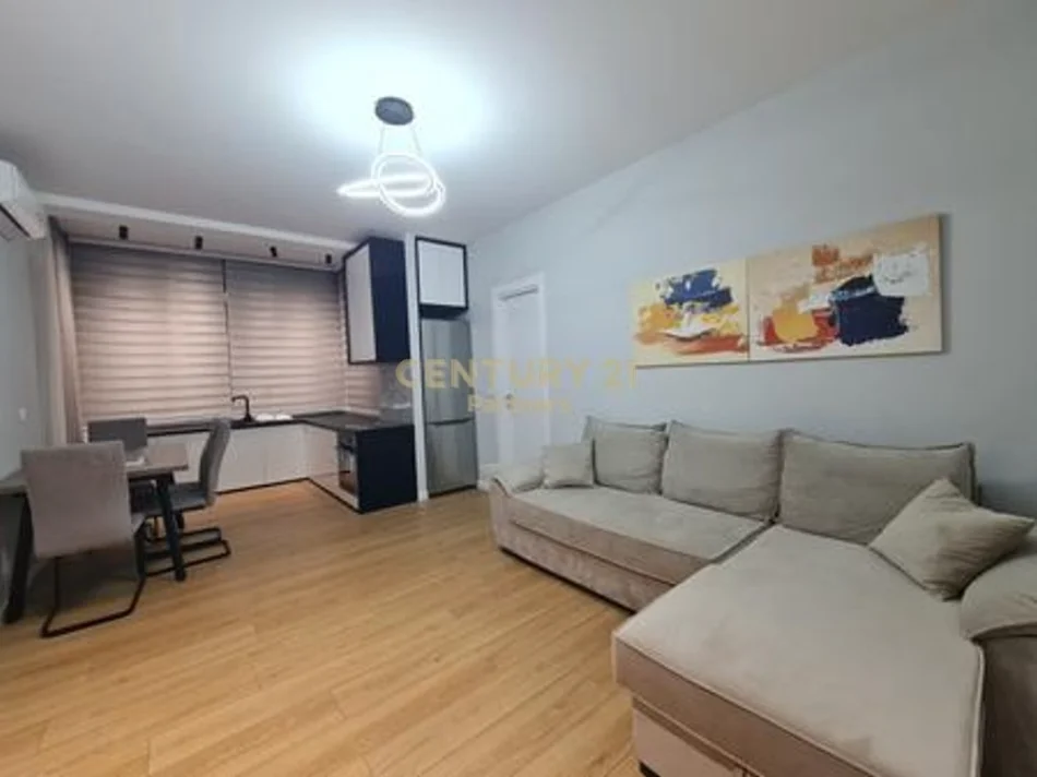 Tirane, jepet me qera apartament 1+1 Kati 7, 50 m² 550 € 
