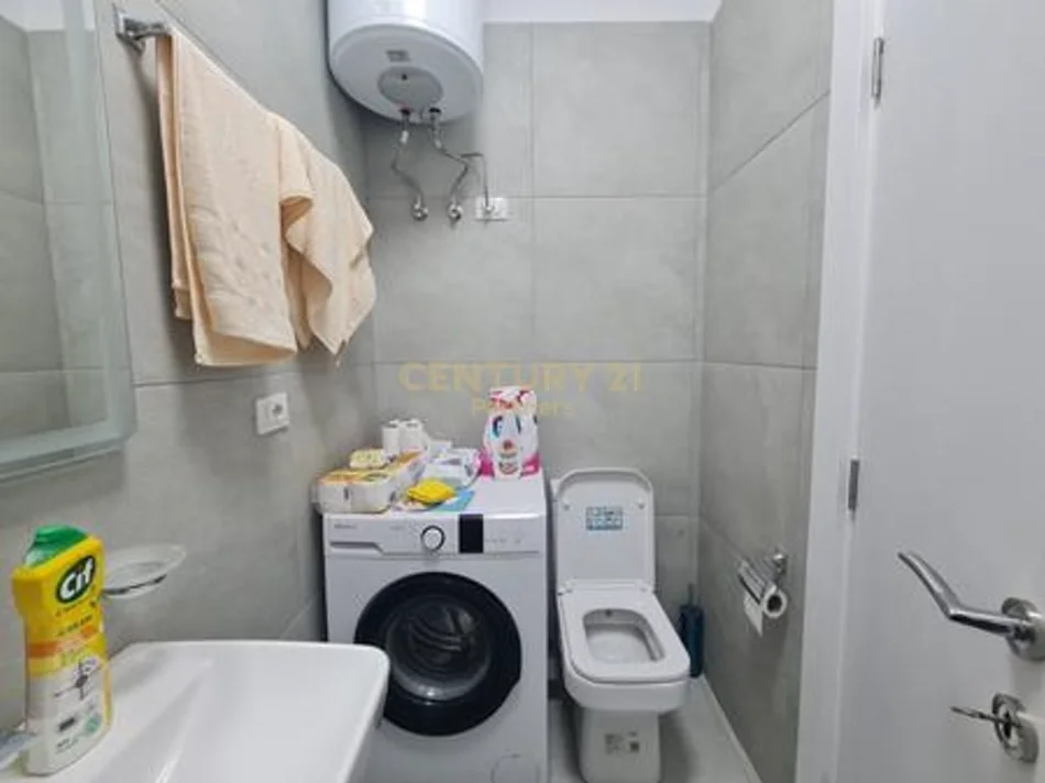Tirane, jepet me qera apartament 1+1 Kati 7, 50 m² 550 € 