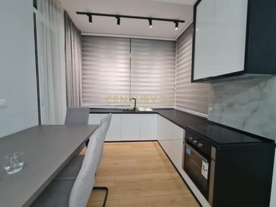 Tirane, jepet me qera apartament 1+1 Kati 7, 50 m² 550 € 