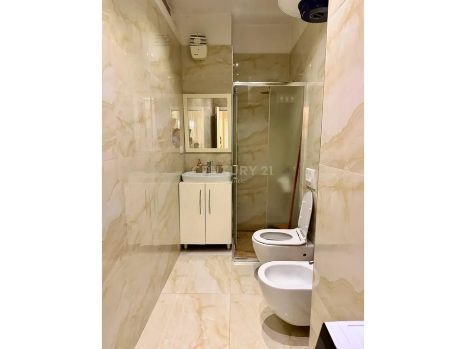 Shqiperi, jepet me qera apartament 2+1 Kati 7, 75 m² 800 € (Qender Durres)
