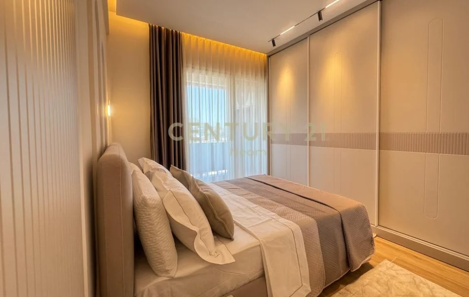 Tirane, jepet me qera apartament 2+1 Kati 8, 105 m² 840 € (Golden Park)