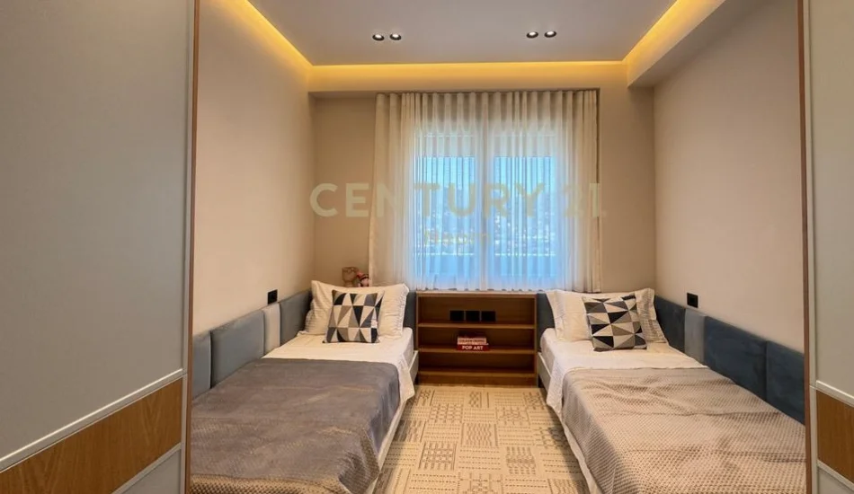Tirane, jepet me qera apartament 2+1 Kati 8, 105 m² 840 € (Golden Park)