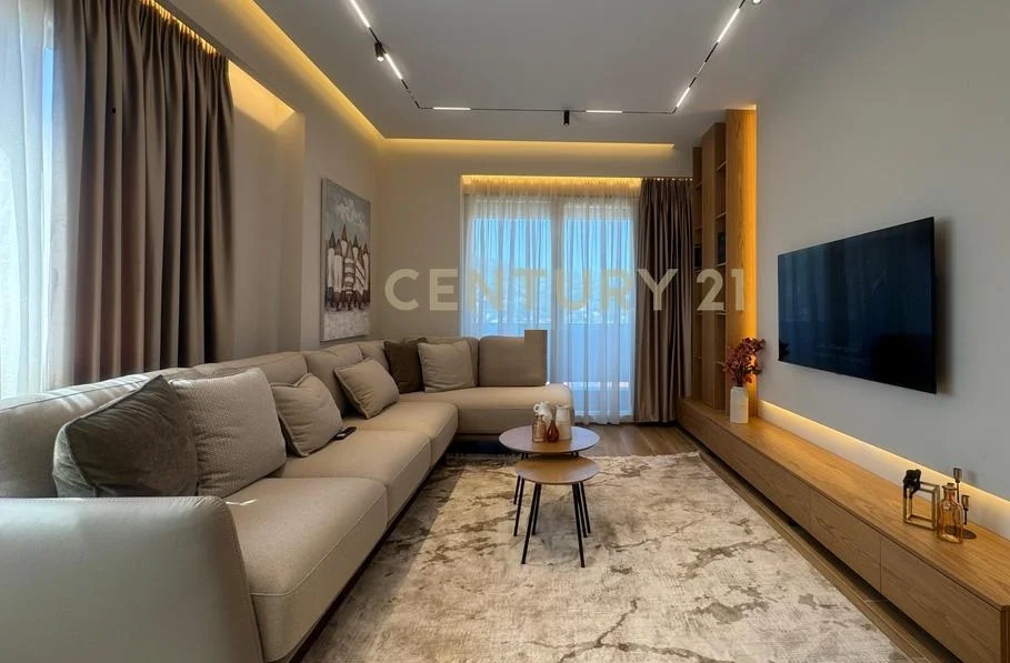 Tirane, jepet me qera apartament 2+1 Kati 8, 105 m² 840 € (Golden Park)
