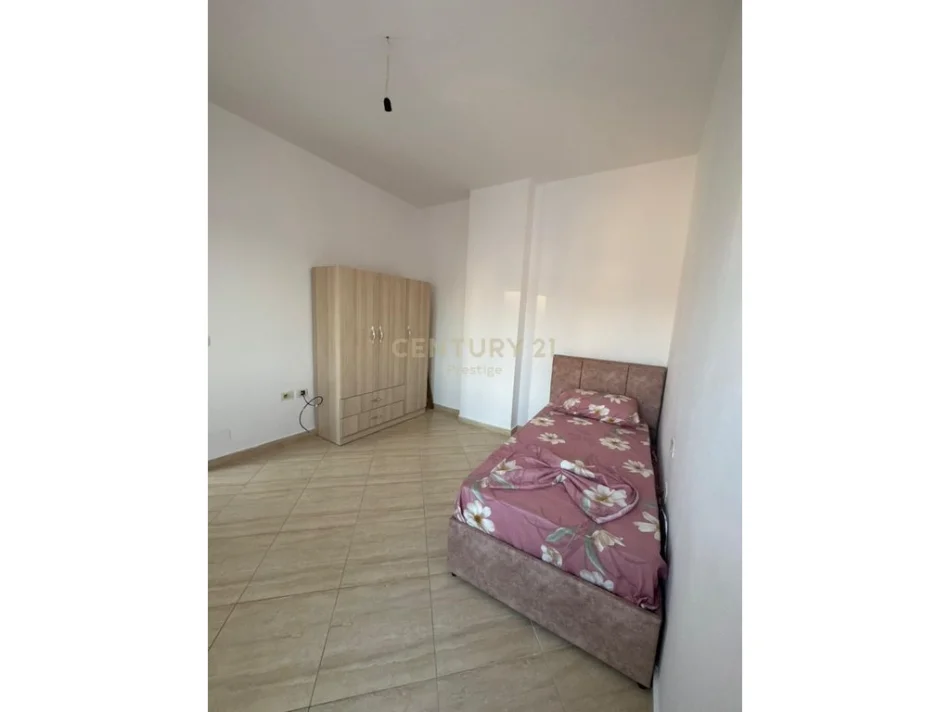 Tirane, jepet me qera apartament 3+1+Aneks+Ballkon Kati 3, 120 m² 400 € (Fresk)