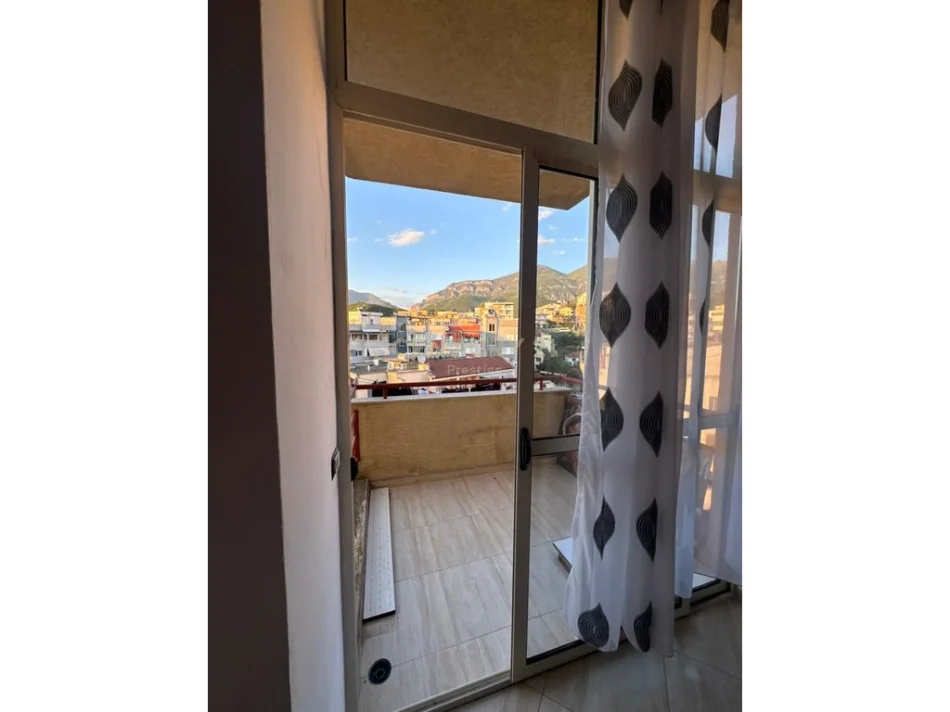Tirane, jepet me qera apartament 3+1+Aneks+Ballkon Kati 6, 120 m² 400 € (pranë pasticeri Melisës, në Fresk)