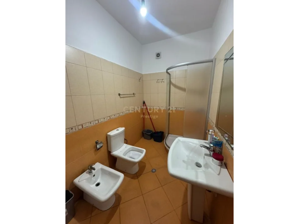 Tirane, jepet me qera apartament 3+1+Aneks+Ballkon Kati 6, 120 m² 400 € (pranë pasticeri Melisës, në Fresk)
