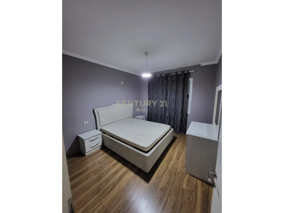 Tirane, jepet me qera apartament 1+1+Ballkon Kati 11, 75 m² 650 € (komuna e parisit)
