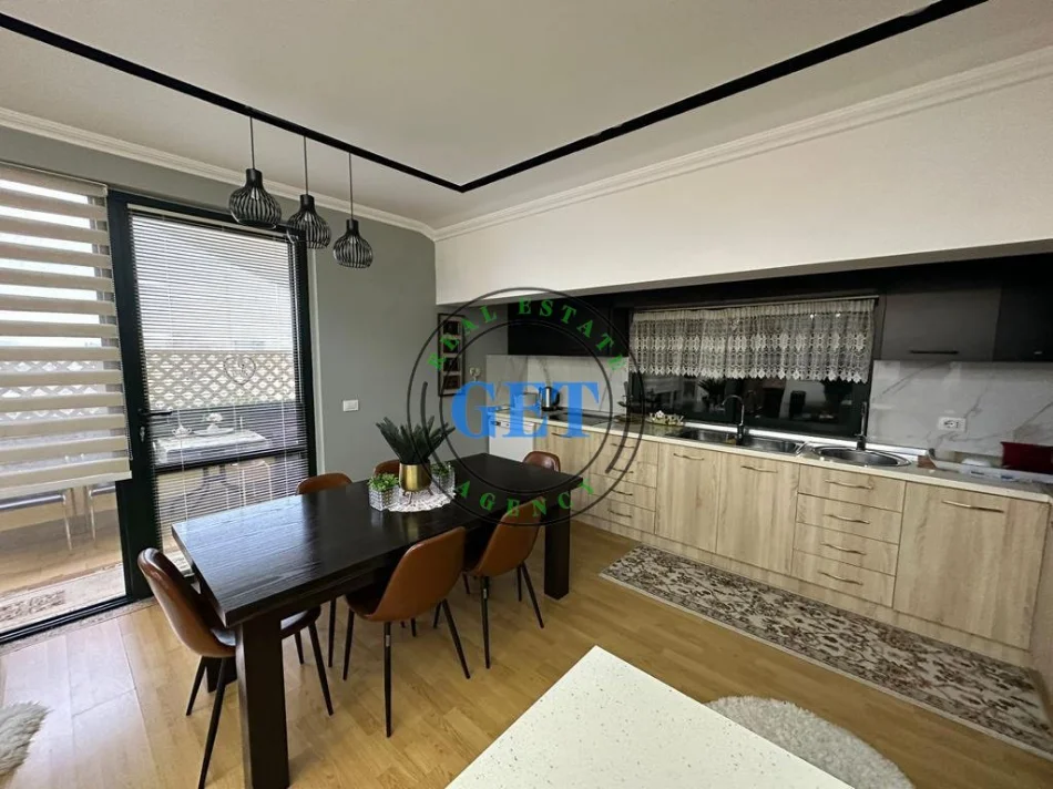 Durres, shitet apartament 2+1 , 500 m² 340.000 € (Shkozet)