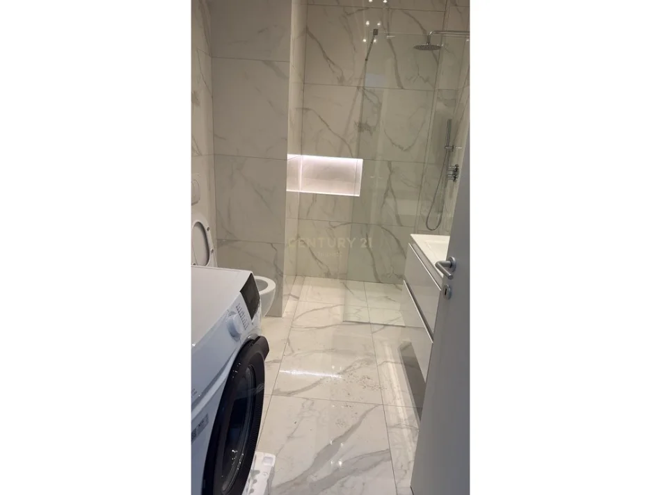 Tirane, jepet me qera apartament 1+1 Kati 2, 70 m² 640 € (bulevardi i ri prane spak)
