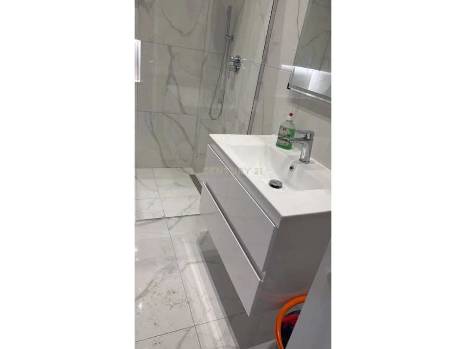 Tirane, jepet me qera apartament 1+1 Kati 2, 70 m² 640 € (bulevardi i ri prane spak)