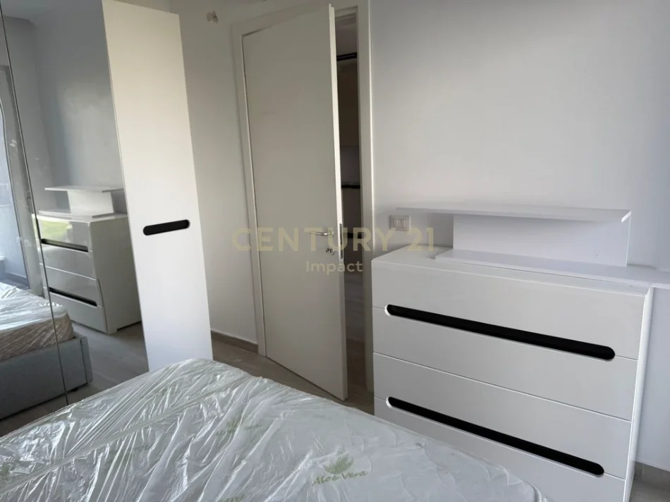Tirane, jepet me qera apartament 1+1 Kati 2, 70 m² 640 € (bulevardi i ri prane spak)