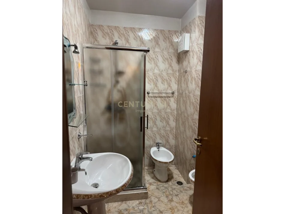 Tirane, jepet me qera apartament 1+1 Kati 8, 74 m² 630 € (sheshi willson)