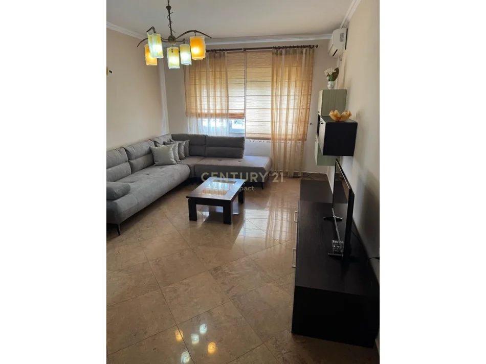 Tirane, jepet me qera apartament 1+1 Kati 8, 74 m² 630 € (sheshi willson)