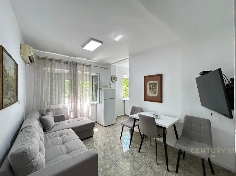 Tirane, jepet me qera apartament 2+1 Kati 4, 72 m² 550 € (shkolla e bashkuar)