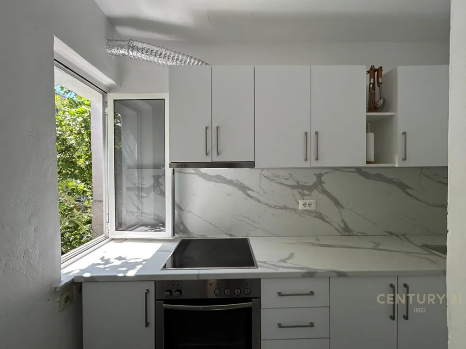 Tirane, jepet me qera apartament 2+1 Kati 4, 72 m² 550 € (shkolla e bashkuar)