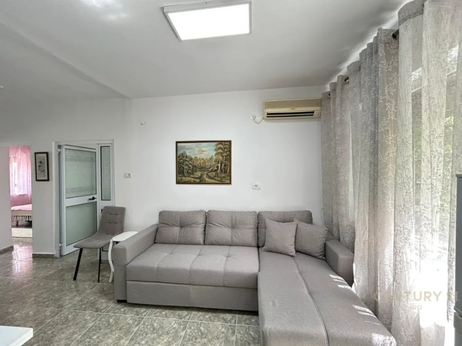 Tirane, jepet me qera apartament 2+1 Kati 4, 72 m² 550 € (shkolla e bashkuar)