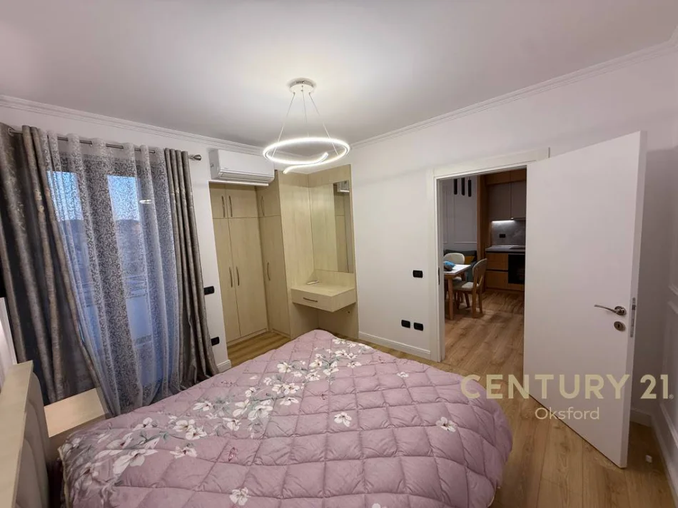 Tirane, jepet me qera apartament 1+1+Ballkon Kati 8, 61 m² 899 € 