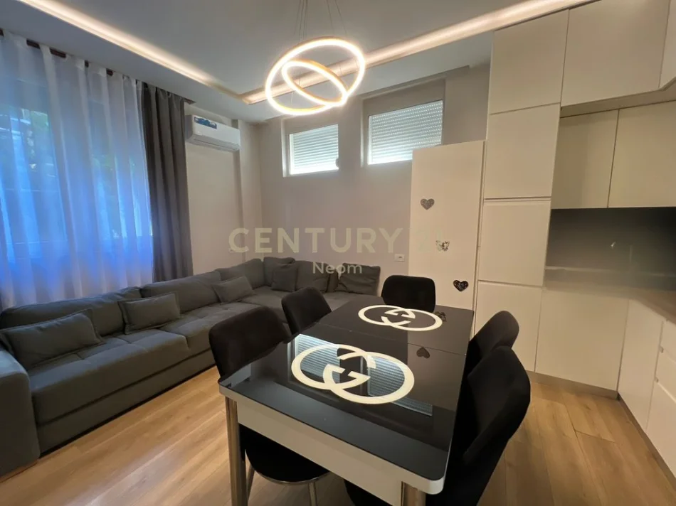 Tirane, jepet me qera apartament 1+1+Ballkon Kati 1, 56 m² 550 € 