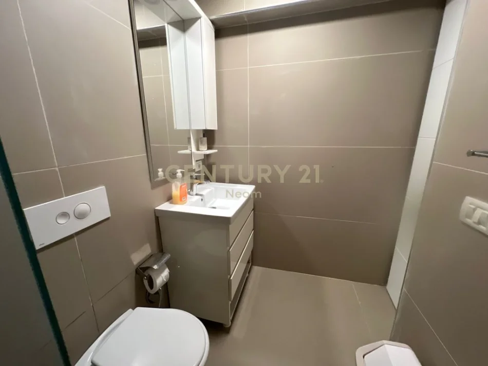 Tirane, jepet me qera apartament 1+1+Ballkon Kati 1, 56 m² 550 € 