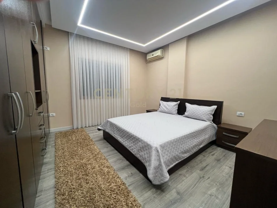 Tirane, jepet me qera apartament 3+1+Ballkon Kati 1, 145 m² 900 € 